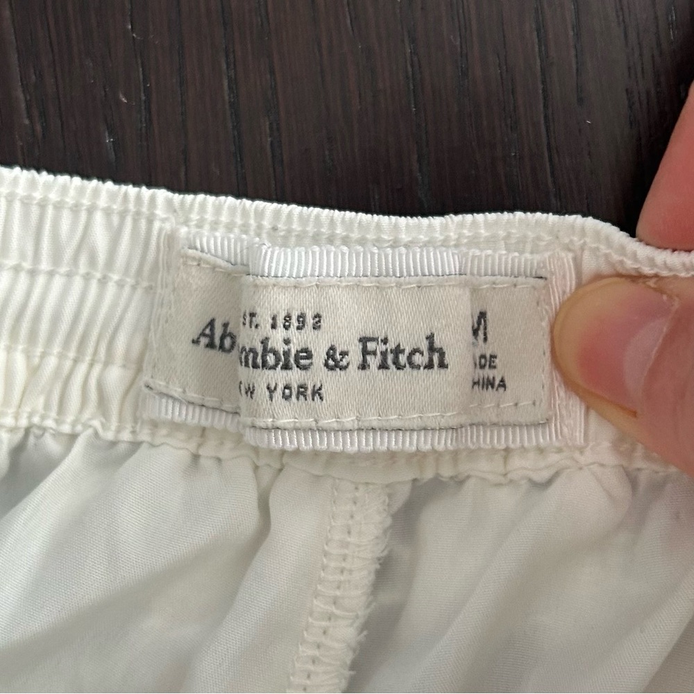 Abercrombie & Fitch Cream Eyelet Drawstring  Shorts, Size M - Picture 4 of 5